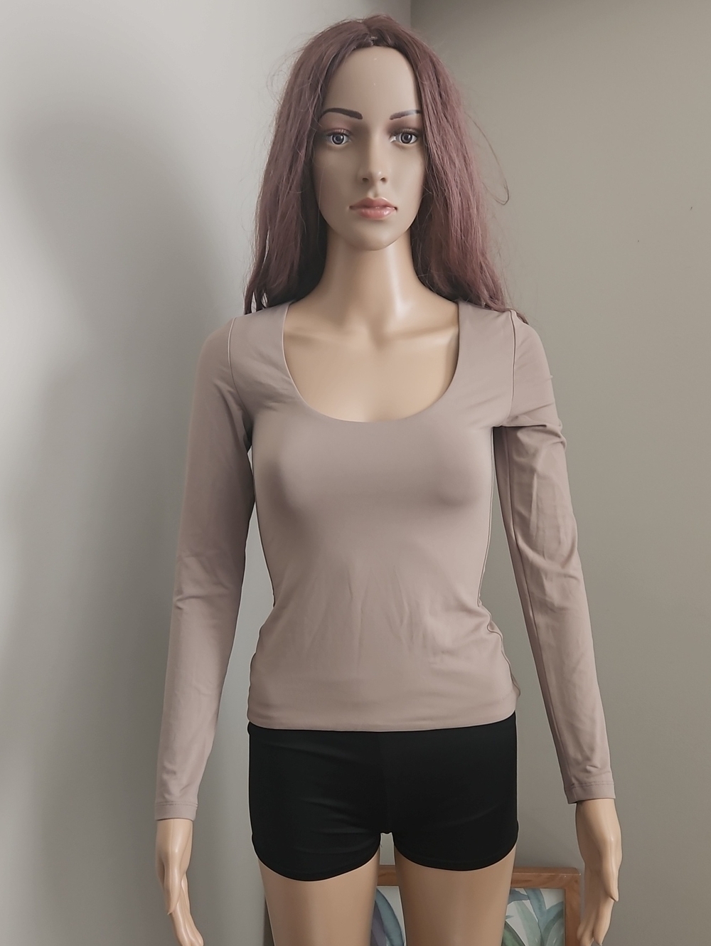 Aritzia Contour Long Sleeve Scoop Neck Top in Taupe Tan Beige Bodycon Size Small